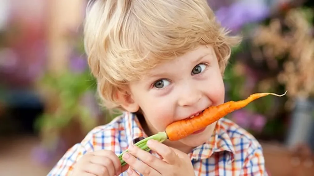 ۱۵ باور غلط درباره چشم‌ها + حقیقت علمی: نور آبی، عینک و UV