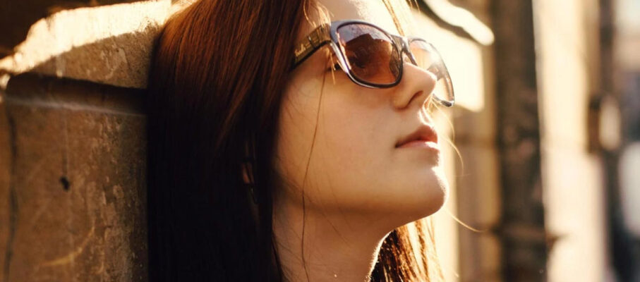 🕶️ عینک UV400 چیست؟ هر آنچه باید درباره محافظت ۱۰۰% از چشم بدانید!