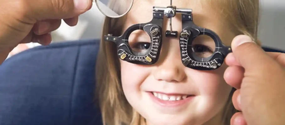 راهنمای کامل انتخاب عینک ایمن و مناسب برای کودکان