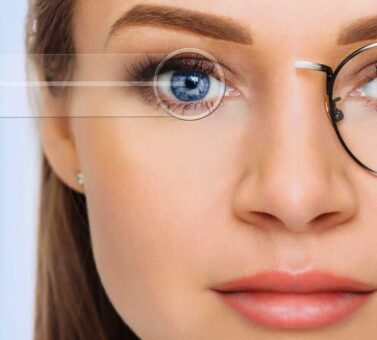 بینایی‌سنج یا چشم‌پزشک؟ راهنمای کامل انتخاب متخصص مناسب برای معاینه چشم