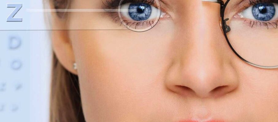 بینایی‌سنج یا چشم‌پزشک؟ راهنمای کامل انتخاب متخصص مناسب برای معاینه چشم