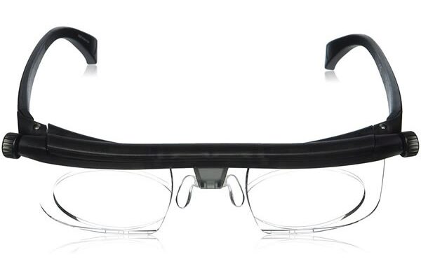 عینک قابل تنظیم: راه‌حل هوشمند برای صرفه‌جویی و وضوح بینایی + مزایا و معایب