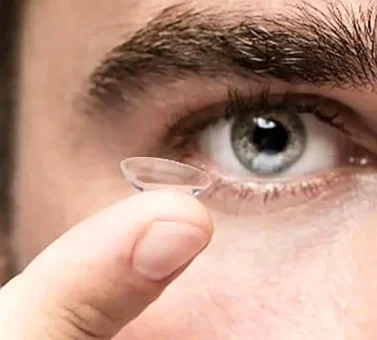 عفونت چشم ناشی از لنز: علائم هشداردهنده، علت‌ها، و راهکارهای پیشگیری