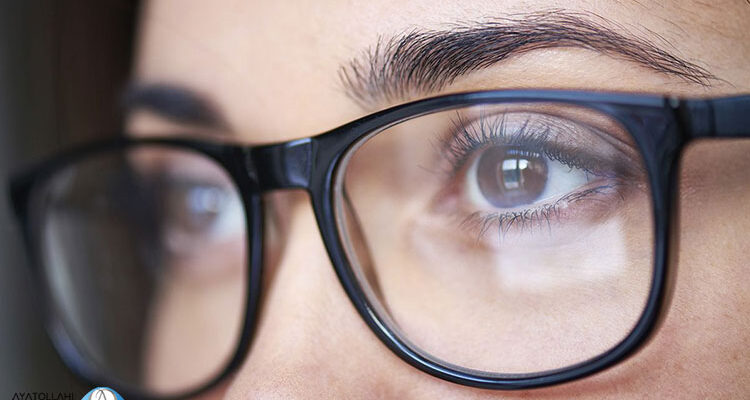 راهنمای انتخاب پوشش عدسی عینک طبی: آنتی‌رفلکس، ضدخش، آب‌گریز و کاربرد هرکدام
