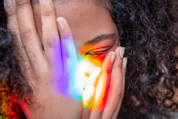 جدیدترین و اثربخش‌ترین روش‌های درمان میگرن چشمی