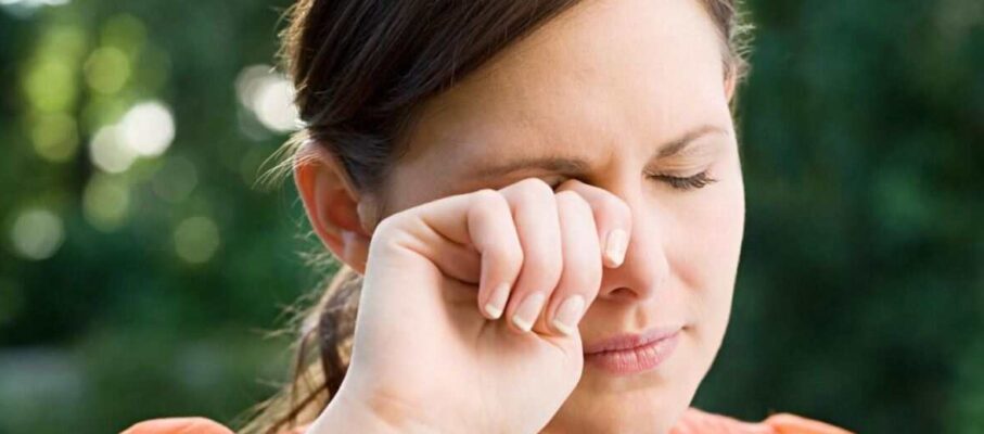 خارش چشم: علل، علائم و راهکارهای علمی برای درمان و پیشگیری