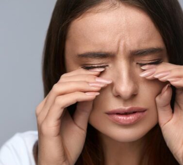 خارش چشم چیست؟ علل، علائم و بهترین درمان خارش چشم + راهکارهای علمی و کامل