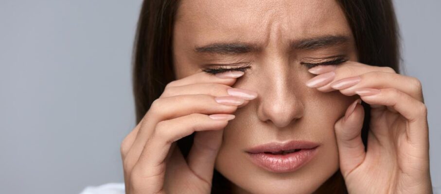 خارش چشم چیست؟ علل، علائم و بهترین درمان خارش چشم + راهکارهای علمی و کامل