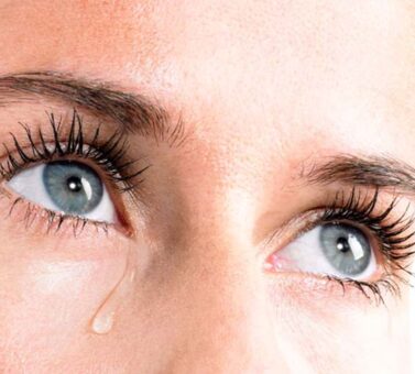 تست اشک چشم چیست و چگونه انجام می‌ شود؟